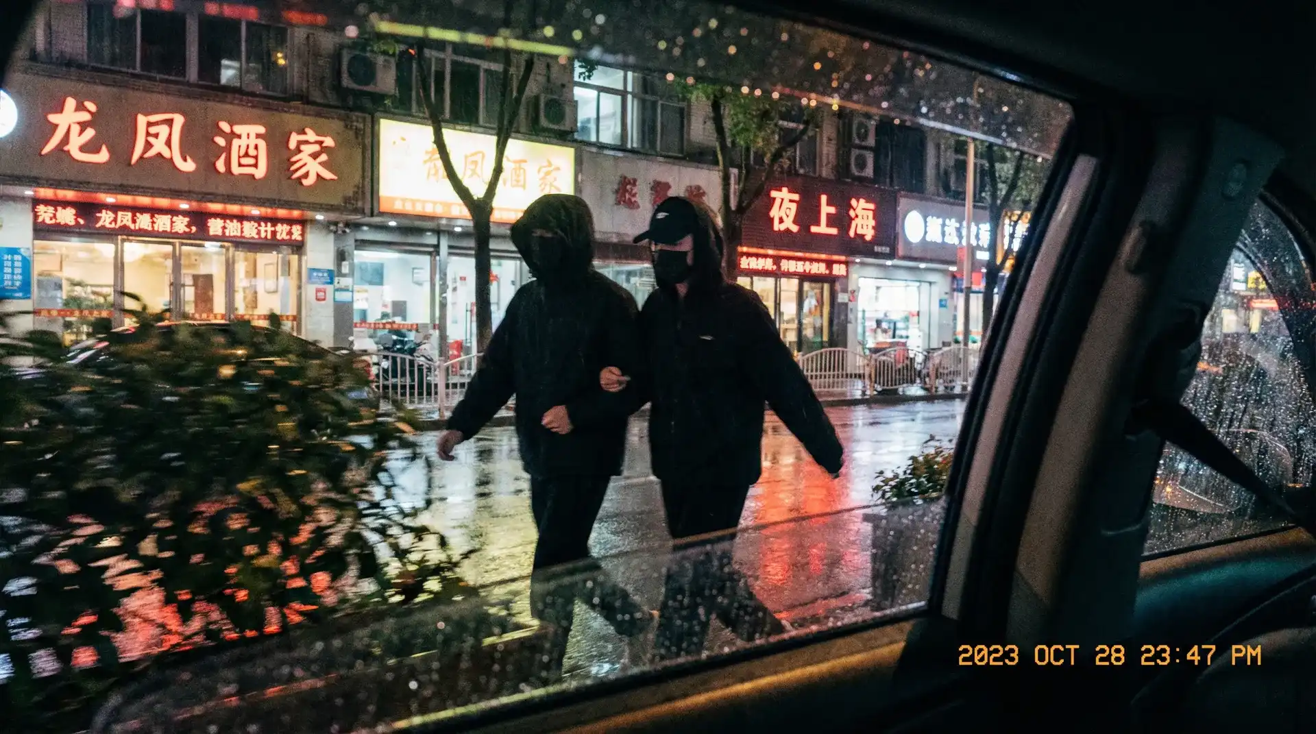 蛙趣 - 顶流明星深夜密会现场抓拍照片